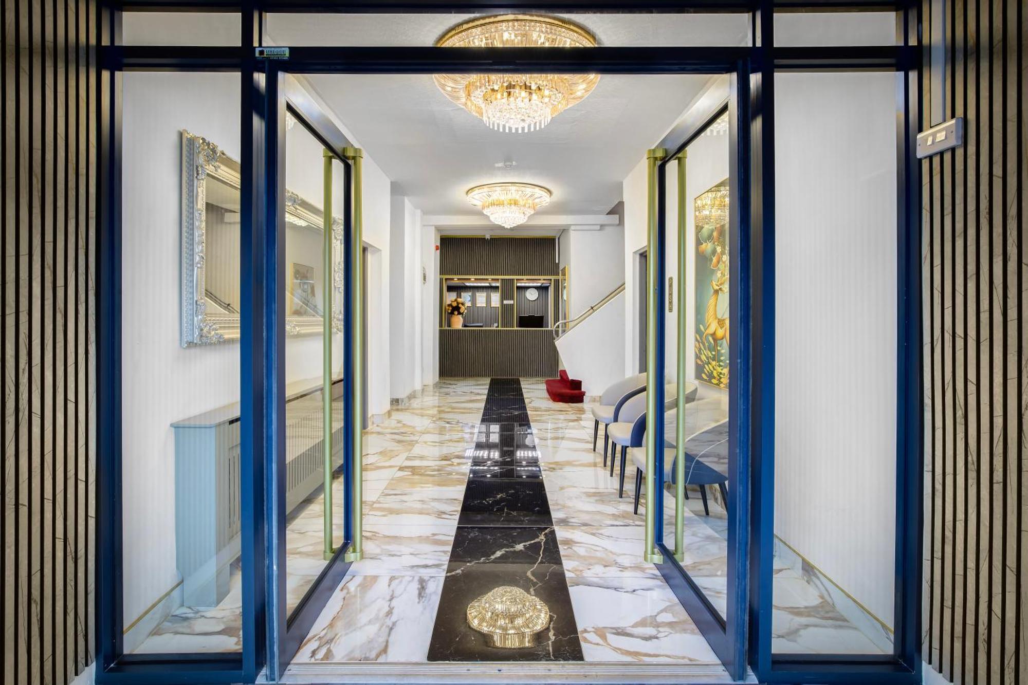Empire Inn — Photos 1